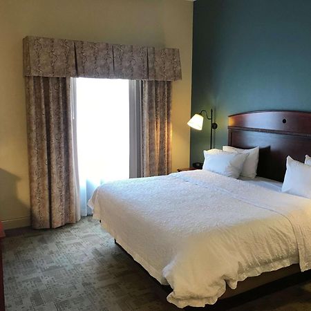Hampton Inn & Suites Bloomington-Нормал Экстерьер фото