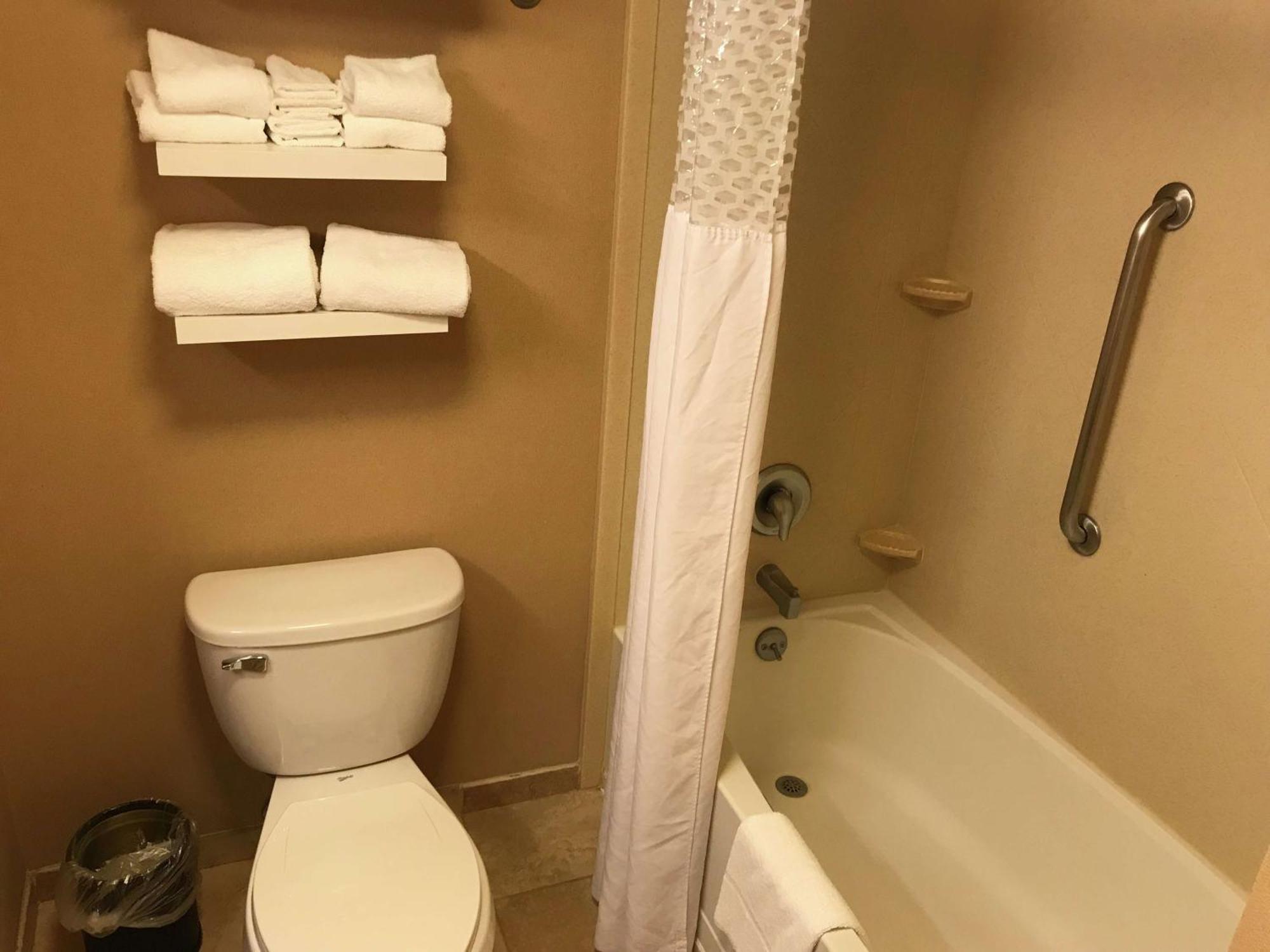 Hampton Inn & Suites Bloomington-Нормал Экстерьер фото
