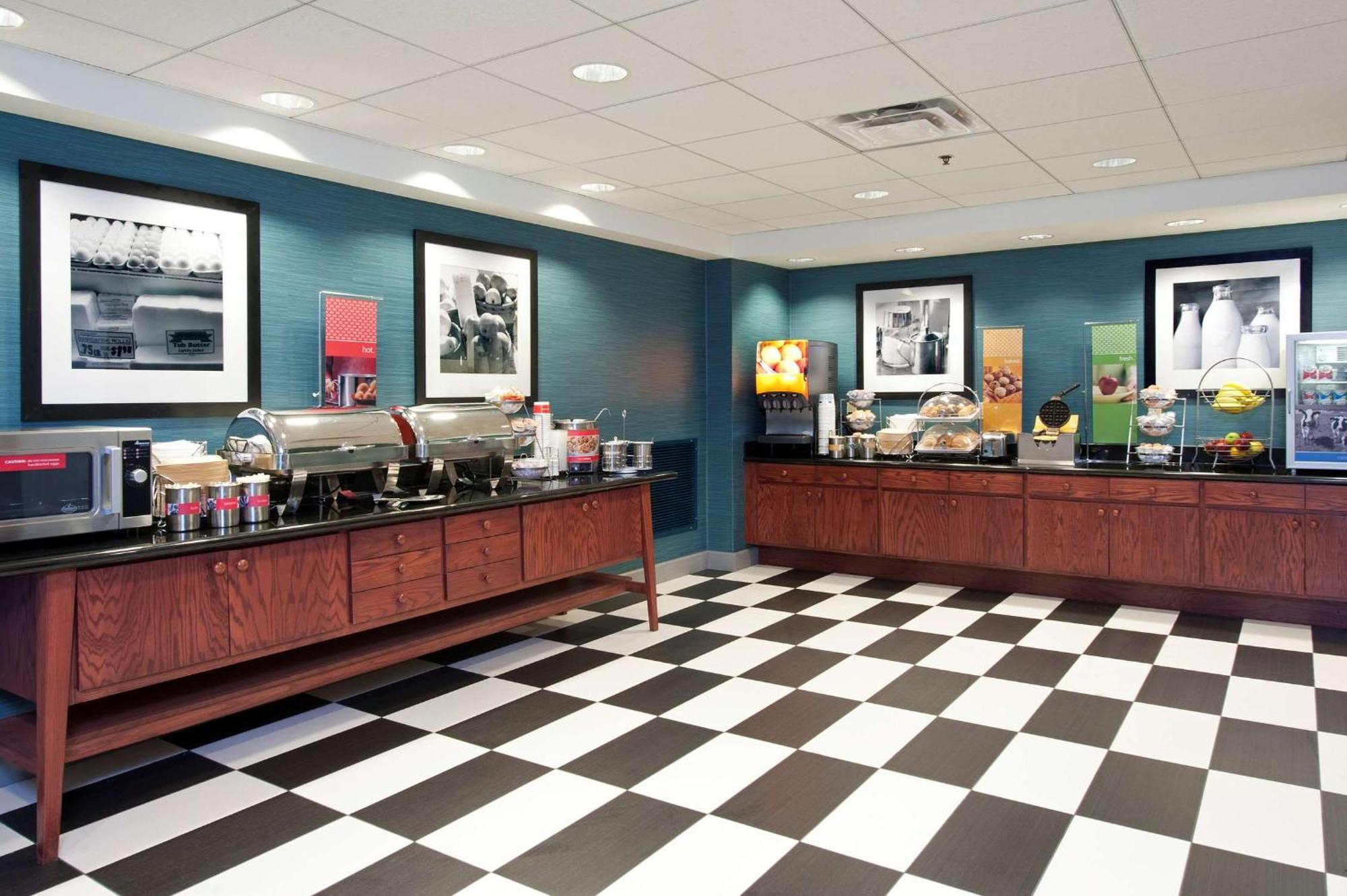 Hampton Inn & Suites Bloomington-Нормал Экстерьер фото