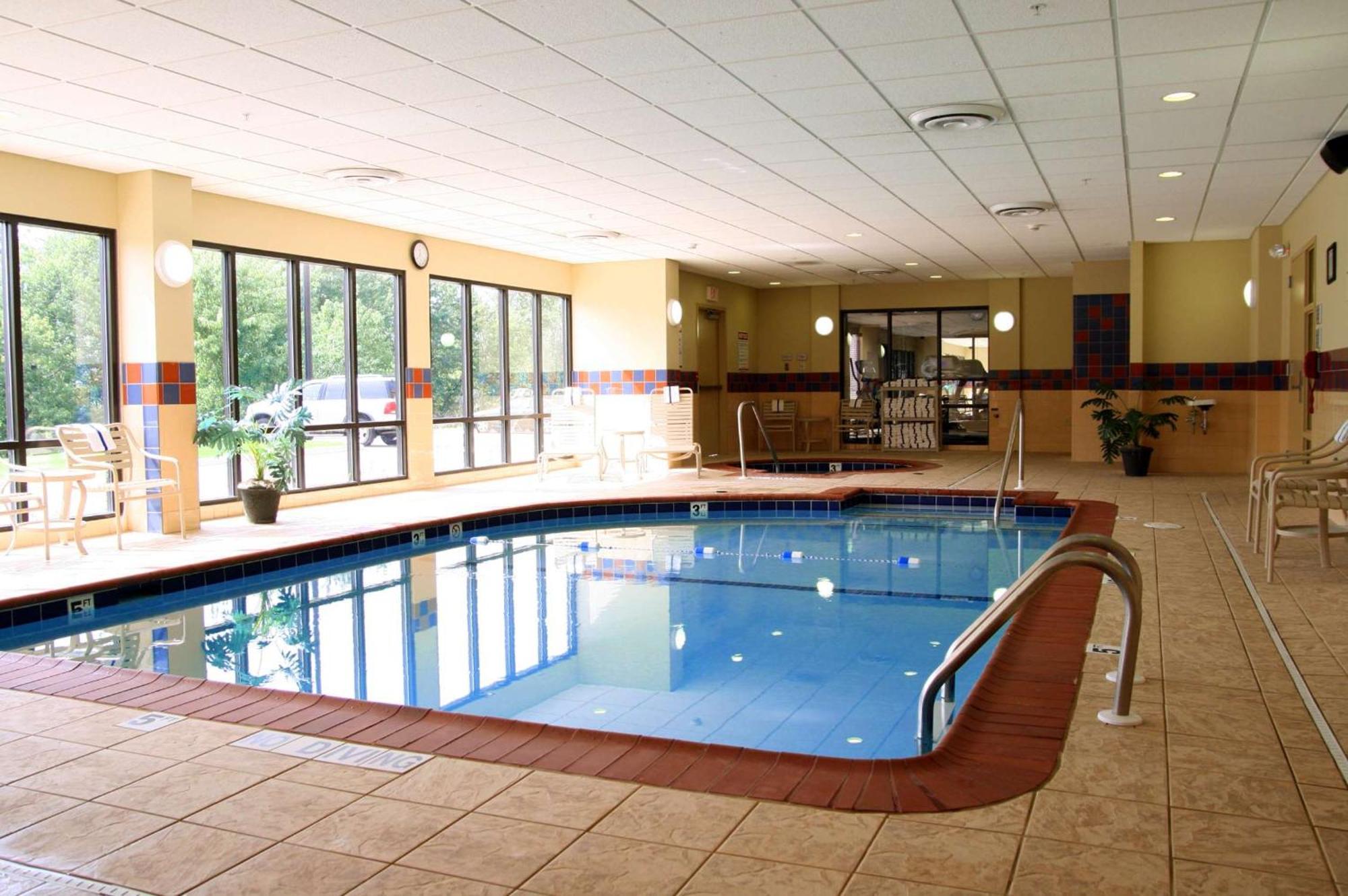 Hampton Inn & Suites Bloomington-Нормал Экстерьер фото
