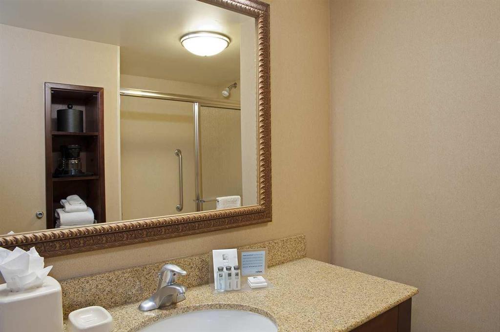 Hampton Inn & Suites Bloomington-Нормал Номер фото
